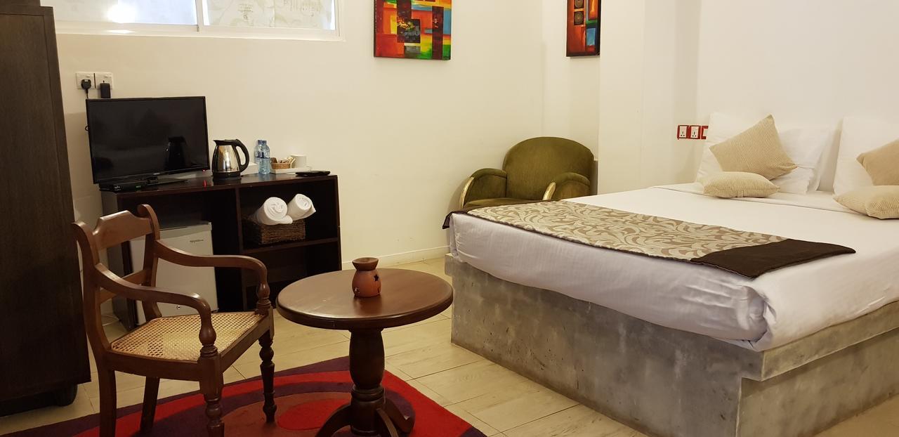 The Canes Boutique Hotel Colombo Esterno foto