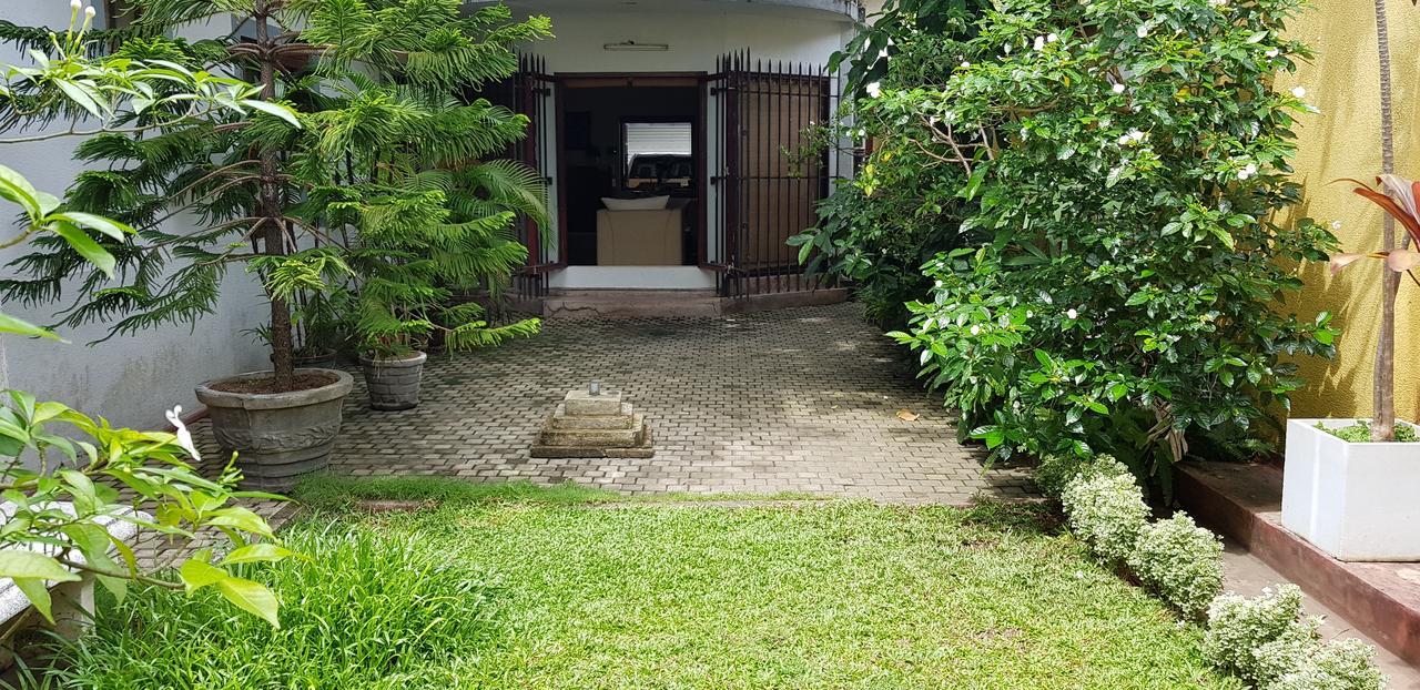 The Canes Boutique Hotel Colombo Esterno foto